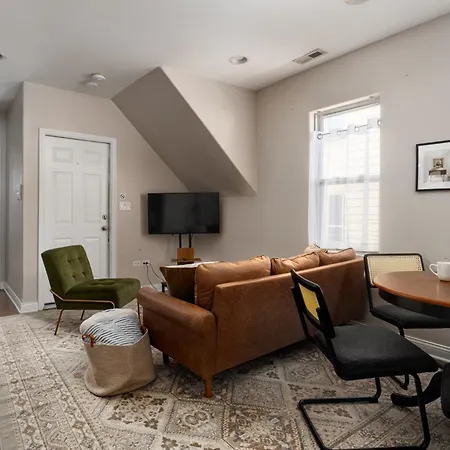 Logan Square Penthouse S3 - With Parking And Patio